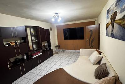 Apartament cu 4 camere decomandat, mobilat în Soarelui
