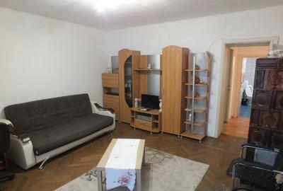 UNIRII Traian,et.1/4,DECOMANDAT,Totul Nou ,Impecabil ,Stradal, Vedere pe spate,