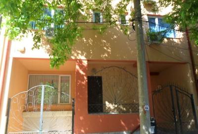 Casă individuală cu 12 camere cu Canalizare în P-ța Muncii - 23