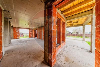 Casa / Vila la rosu Zimand-cuz - 10