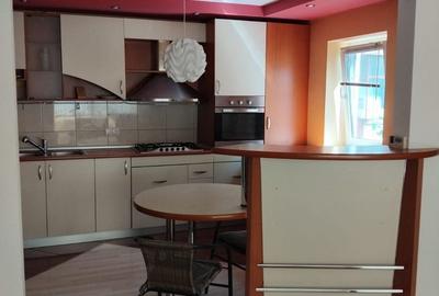 Apartament cu 3 camere, mobilat în Plopilor