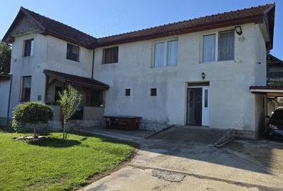 Casă cu 5 camere cu Teren 1054 Mp în Zăvoi - 1