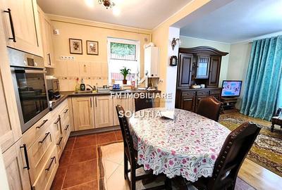 Apartament cu 3 camere decomandat în Valea Borcutului
