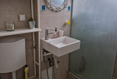 Apartament cu 2 camere decomandat în Romană