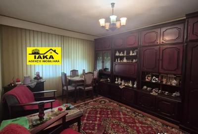 Apartament cu 4 camere decomandat în Republicii