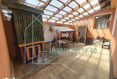 Casă cu 5 camere cu Teren 3502 Mp în Central - 1