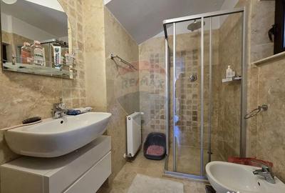 Casă cu 4 camere cu Canalizare în Central - 8