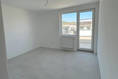 Apartament cu 3 camere semidecomandat în Florești - 2