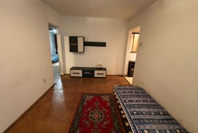 Sagului- Piata Doina 3 camere 400 euro - 2