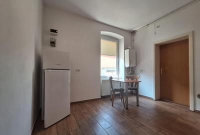 Garsoniera decomandata, 50 MP, zona 15 Noiembrie - 3