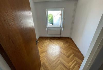 Apartament cu 3 camere decomandat în Cetate - 3