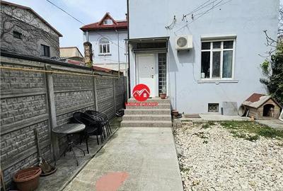 Casă cu 5 camere cu Canalizare în Central - 1