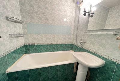 Apartament cu 3 camere decomandat în Lujerului