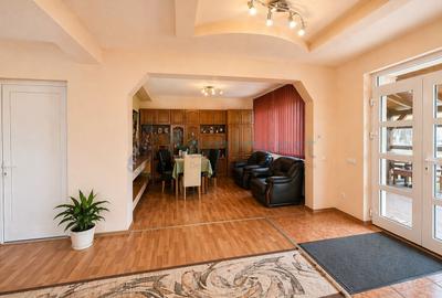 Casă individuală cu 7 camere cu Canalizare în Nufărul - 3