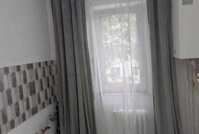 Apartament cu 3 camere semidecomandat în Alexandru cel Bun