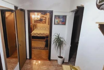 Apartament cu 4 camere decomandat, mobilat în Titan