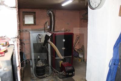 Casă cu 7 camere cu Teren 1580 Mp în Central - 1