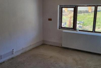 Casă cu Teren 500 Mp în Aninoasa - 2