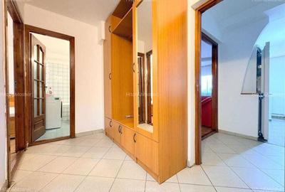 Apartament cu 3 camere decomandat în Traian - 2