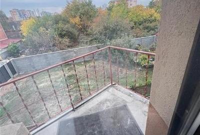 Apartament la vila,2 camere decomandat, balcoane,CT - 15