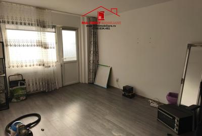 Apartament 3 camere - 70 mp - str.Pacii - 8