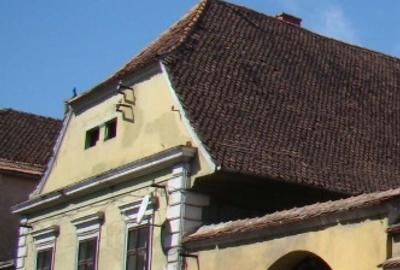 Casa tip sasesc -centrul vechi- aproape de Piata Sfatului - 2
