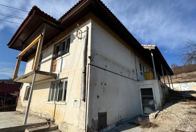 Casă cu 4 camere în Central - 2