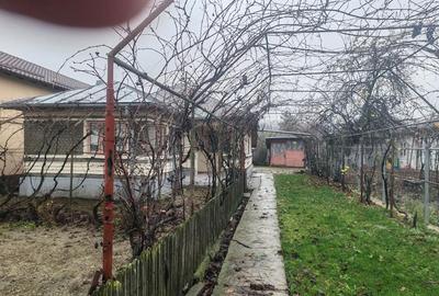 Casă cu 4 camere cu Teren 826 Mp în Bătești - 1