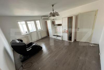 Apartament cu 2 camere semidecomandat, mobilat în Micro 11 - 1