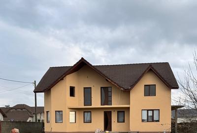 Casă de vânzare în Târgu Jiu - 1