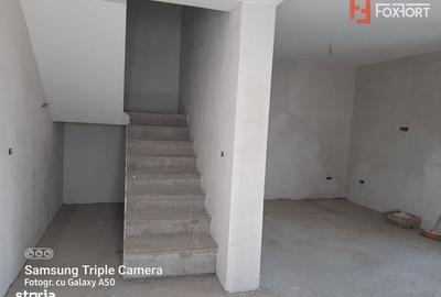 Casă cu 4 camere în Ghiroda