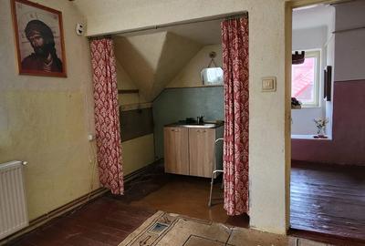 Garsoniera situata "la casa" in cartier Noua,suprafata utila 45 mp, teren 138 mp - 3