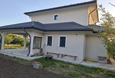 Casă cu 4 camere în Central - 3