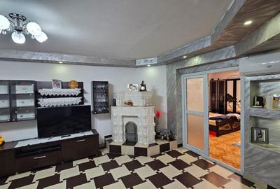 Casă cu 3 camere cu Canalizare în Central - 2