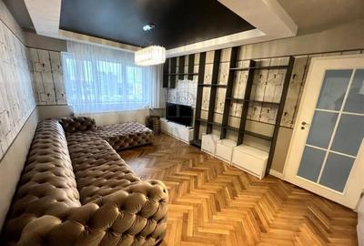 Apartament cu 3 camere semidecomandat, mobilat în Central