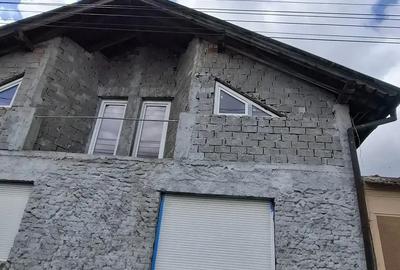 Casa spa?ioasa neterminata de vanzare Voila, cu poten?ial turistic - 3