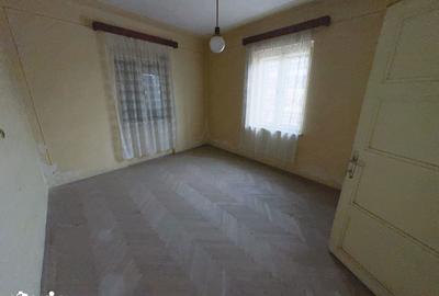 Casă cu 5 camere cu Teren 990 Mp în Central - 2