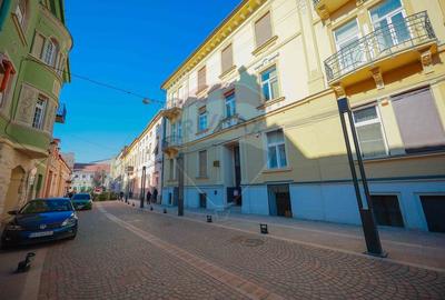 Apartament cu 3 camere semidecomandat în Ultracentral