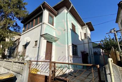 Casă individuală cu 5 camere cu Canalizare în Parcul Carol