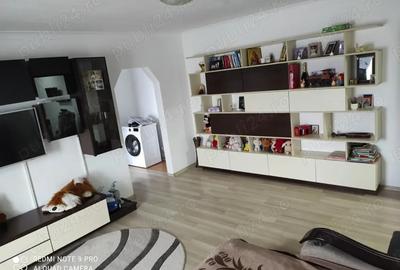 Apartament cu 3 camere în Micro 16