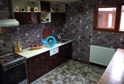 Casă individuală cu 9 camere cu Canalizare în Lerești - 11