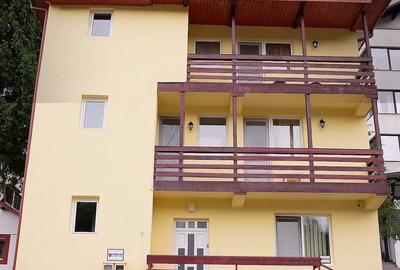 Casă cu 8 camere cu Teren 280 Mp în Predeal - 4