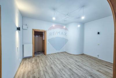 Apartament cu 4 camere semidecomandat în Central - 14