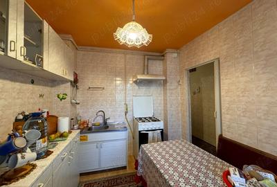 Apartament cu 3 camere decomandat în 22 Decembrie - 5