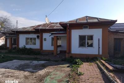Casă cu 4 camere cu Teren 250 Mp în Central - 2