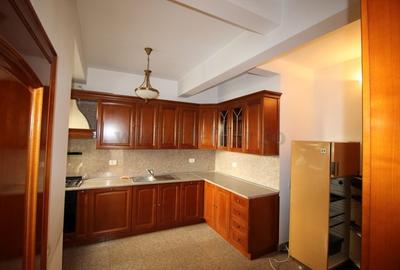 Casă individuală cu 9 camere cu Canalizare în Dorobanți - 9