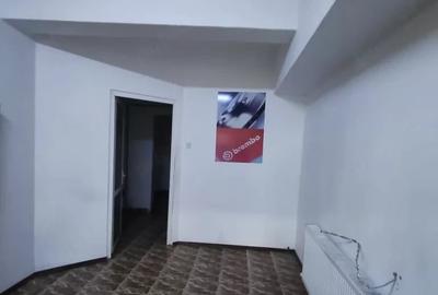 Spațiu comercial, de 150 mp, în Central - 3