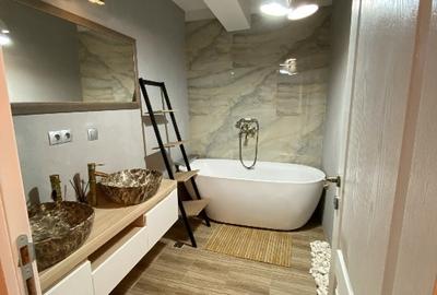 Apartament cu 3 camere decomandat în Florești
