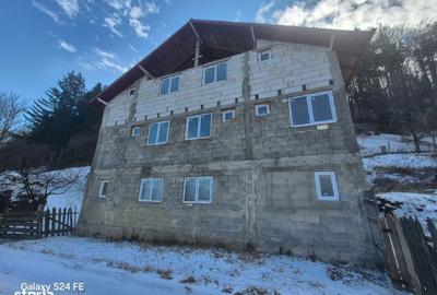 Casă cu 4 camere în Central - 8