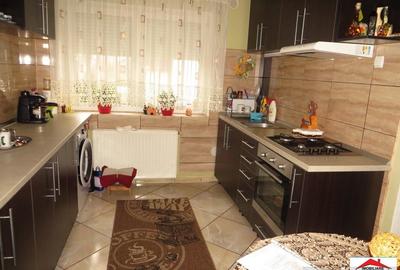 Casă cu 5 camere cu Teren 299 Mp în Central - 2